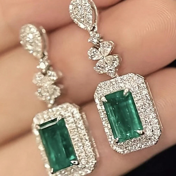 Women's Sparkling Exquisite Luxury Square Green Cubic Zirconia earrings - Picture 4 of 8